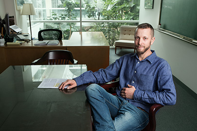 Dr. David Zeevi, photographed at Rockefeller University for Weizmann Magazine, published by the Weizmann Institute of Science.